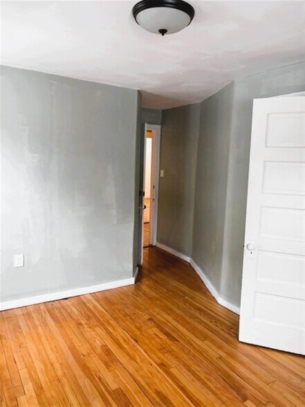 Building Photo - 14 Quincy St