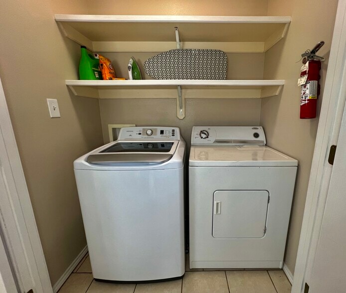 Laundry - 302 W Amy Dr