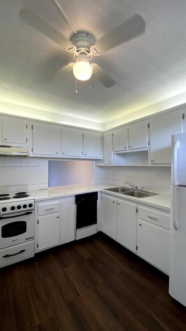 Building Photo - 2640 Garden Dr S