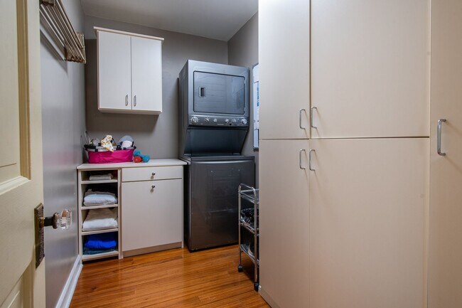 Building Photo - Immaculate Snee Farm Townhome for Rent!