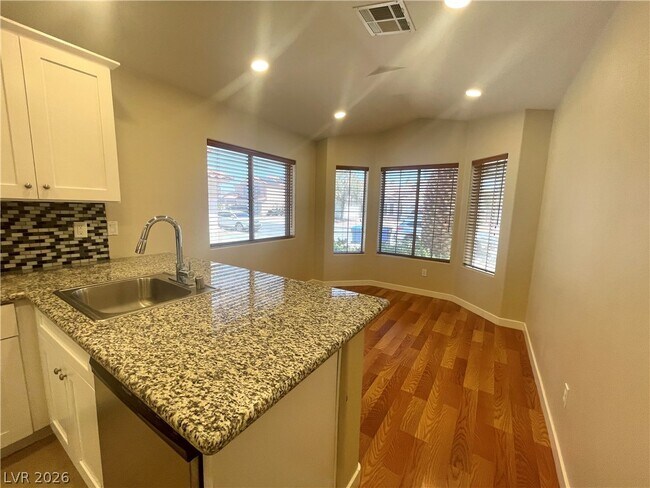 Building Photo - 994 Trackers Glen Ave