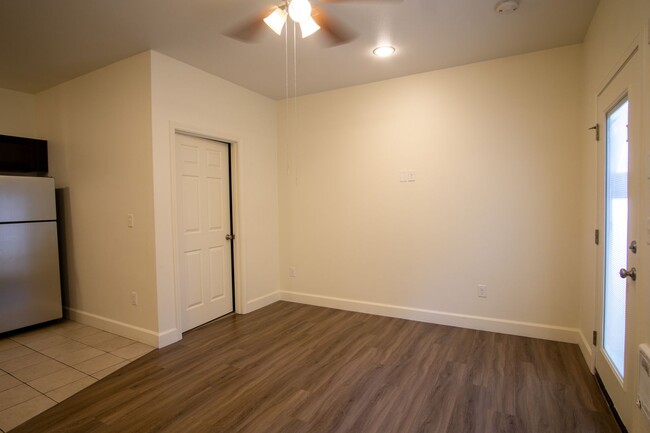 Building Photo - Get 2 WEEKS FREE: Contemporary Studio in Sullivan's Gulch!