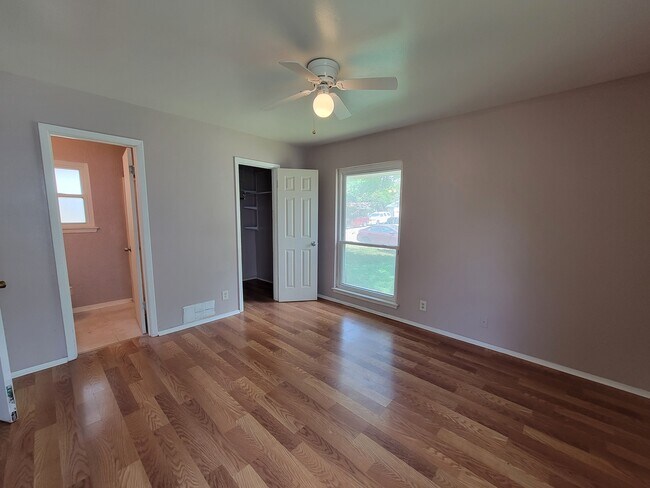 Building Photo - 1060 Richmond Dr