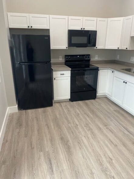 Building Photo - 128 Grand Ave