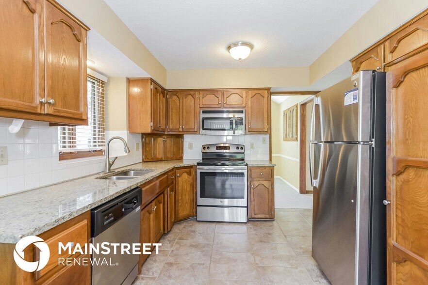 Building Photo - 4050 SW La Harve Dr