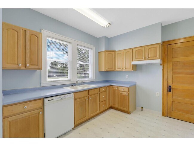 Building Photo - 3217 4th St SE