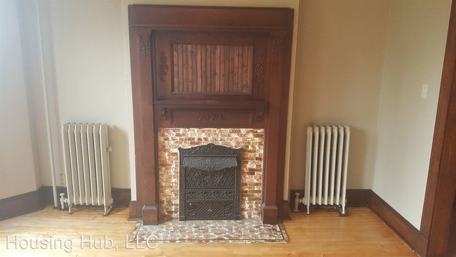 Building Photo - 296 Bates Ave