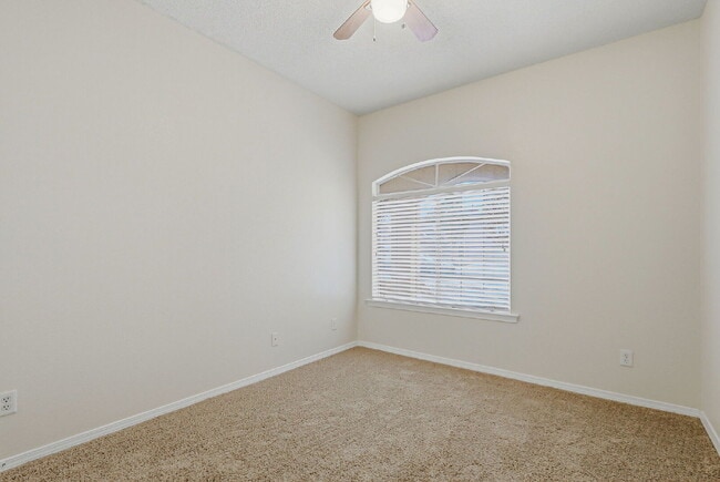 Building Photo - 4-Bedrooms in 79928 with Spacious 1757 Sq Ft – Your Home Awaits!