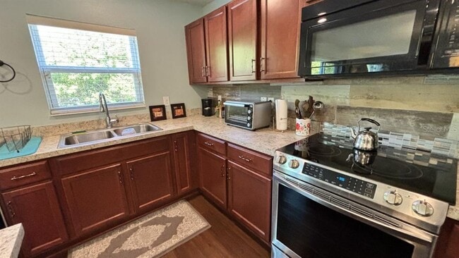 Building Photo - 11521 Southern Creek Dr