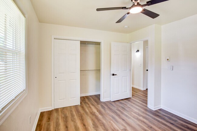 Building Photo - 1306 Linden Ave