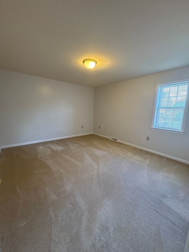 Building Photo - 720 Strayer Dr