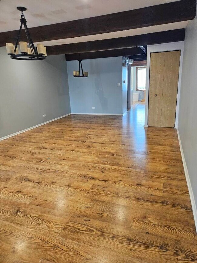 Building Photo - 6660 Wood River Dr