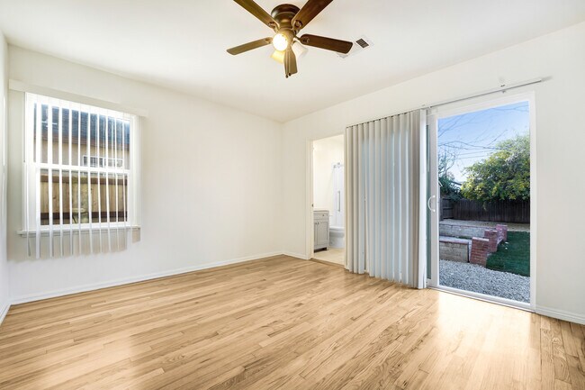 Building Photo - 5107 Enfield Ave