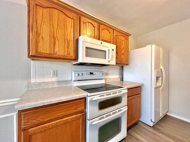 Building Photo - 404 Mesquite Cir
