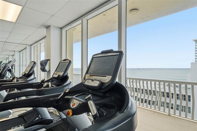 Building Photo - 4020 Galt Ocean Dr