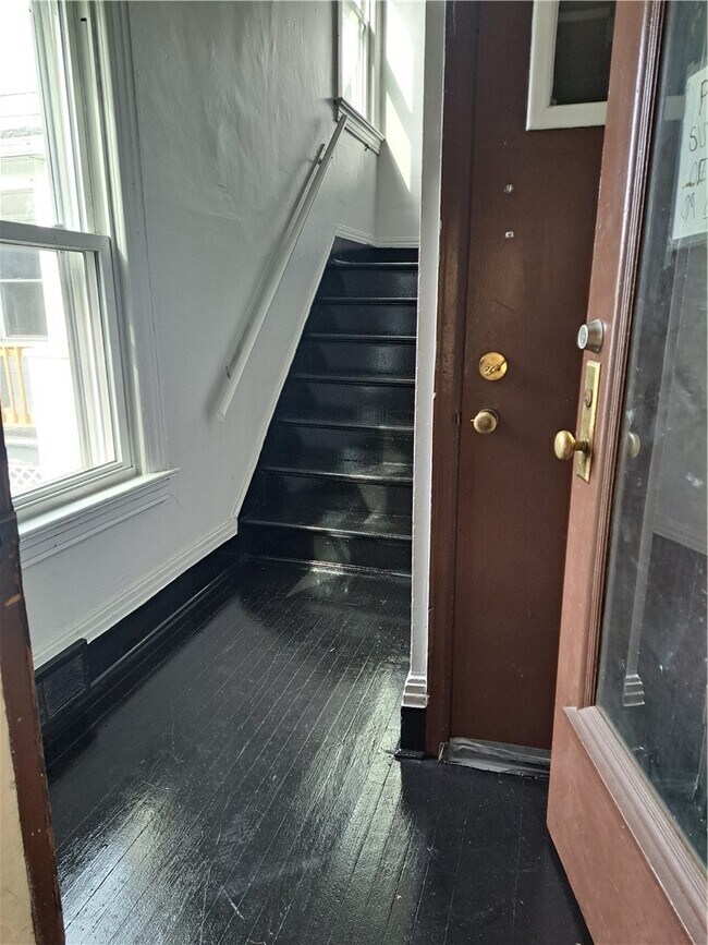 Building Photo - 811 Portland Ave