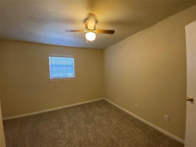 Building Photo - 311 Willowick St