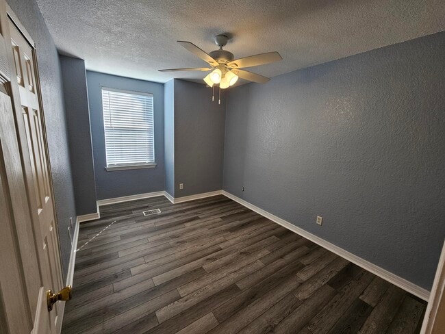 Building Photo - 1077 Woodlore Cir