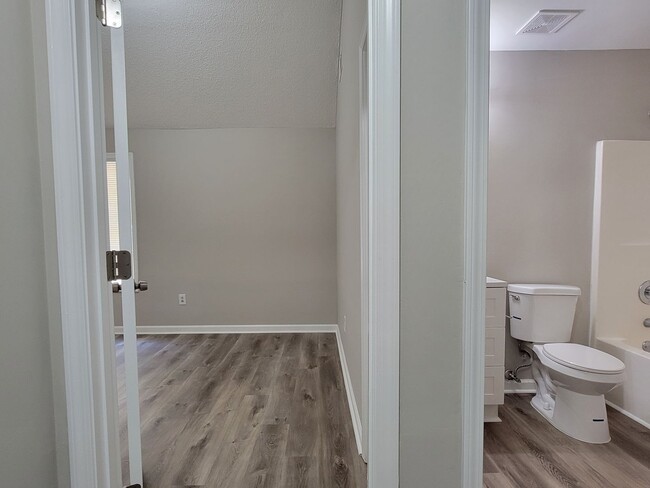 Building Photo - 7127 Lamar Ct