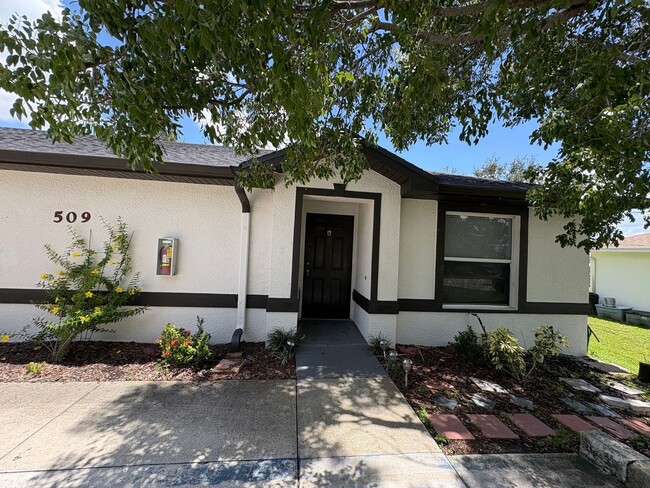 Building Photo - 509 SE 6th Pl