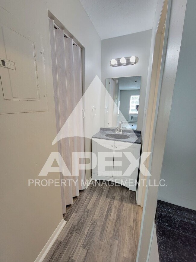 Building Photo - Newly Renovated - Alcoa Studio Apartments – Convenient Location!