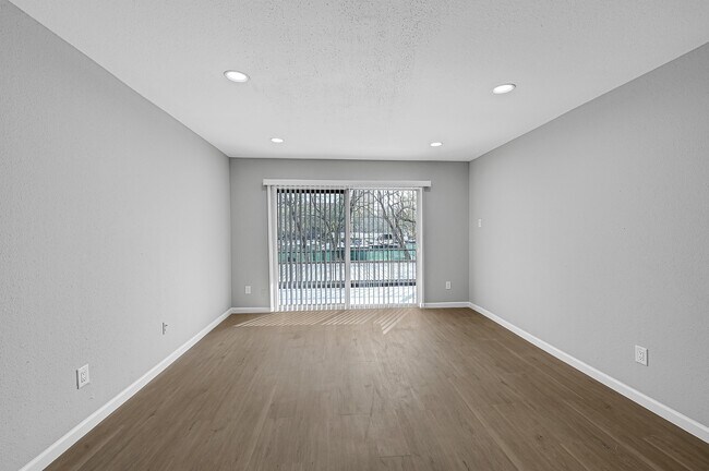 Building Photo - 7555 Katy Fwy