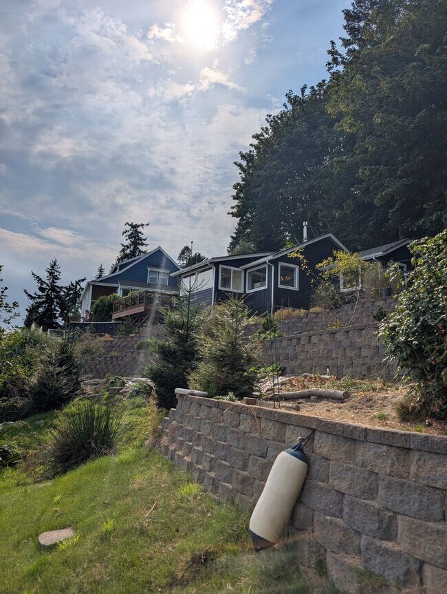 Building Photo - A Storybook Dream in Kingston, Available Now! Lowbank Waterfront, Beach Access, Panoramic Views &...