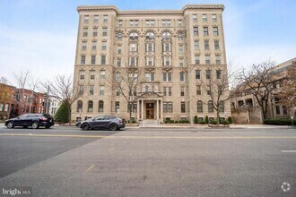 Building Photo - Modern Logan Circle One Bedroom W/Sleek Ki...