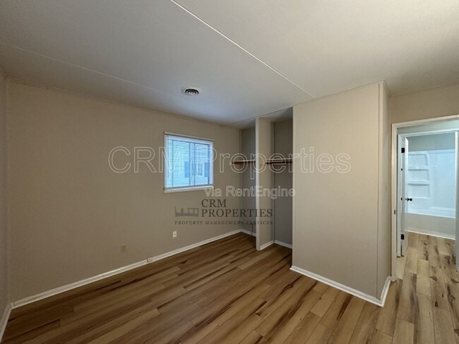 Building Photo - 1020 E Fischer St