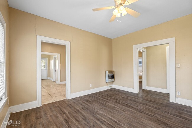 Building Photo - Check Out this 3 bed 2 bath