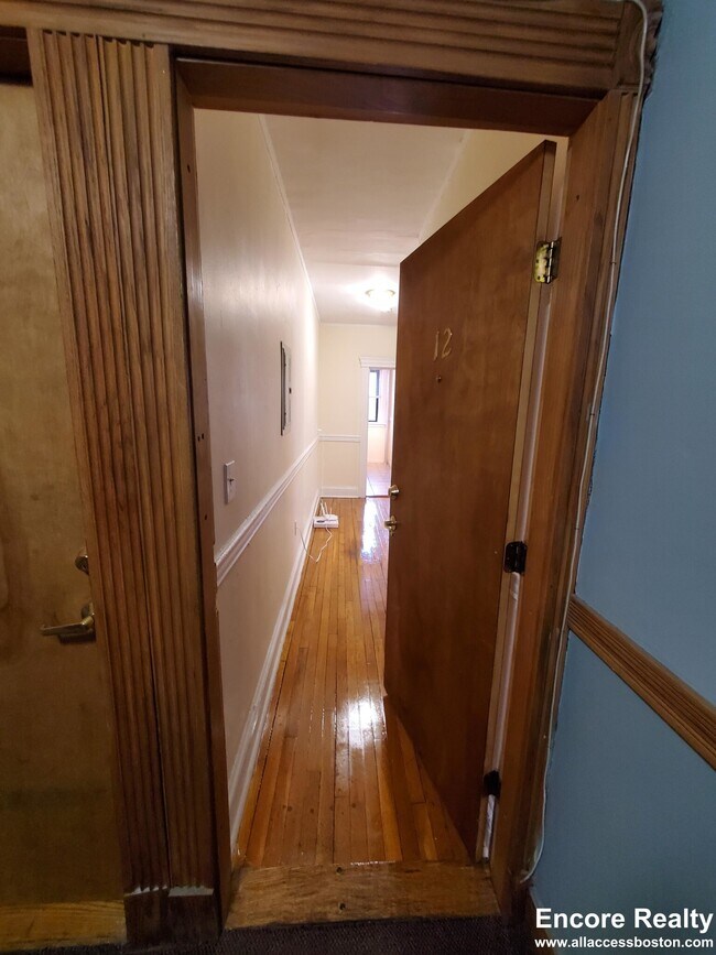 Building Photo - 364 Riverway