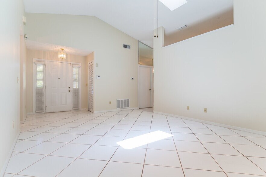 Building Photo - 1011 Manigan Ave