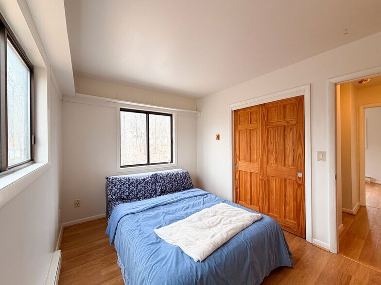 Building Photo - 811 Hickory Ct