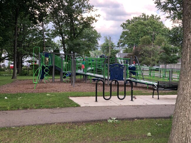 Playground and Dog park walking distance - 3345 Inman st