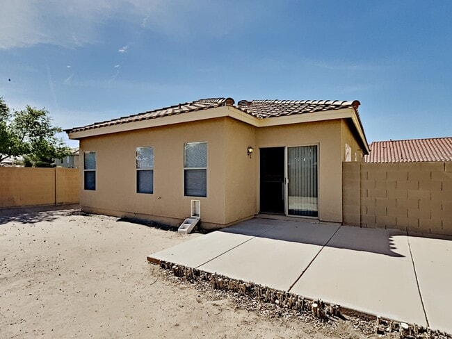 Building Photo - 2352 E Hazeltine Way