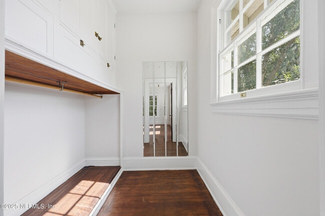 Building Photo - 2979 St Johns Ave