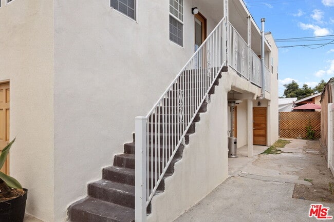 Building Photo - 5018 1/2 S Harvard Blvd
