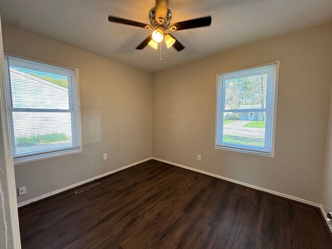 Building Photo - Updated 3 Bedroom in Southwood Neighborhood.