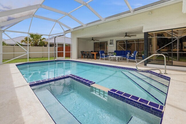 Building Photo - 15600 Rolling Meadows Cir