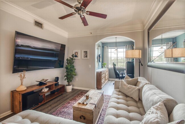 Building Photo - 1305 Myrtlewood Cir E