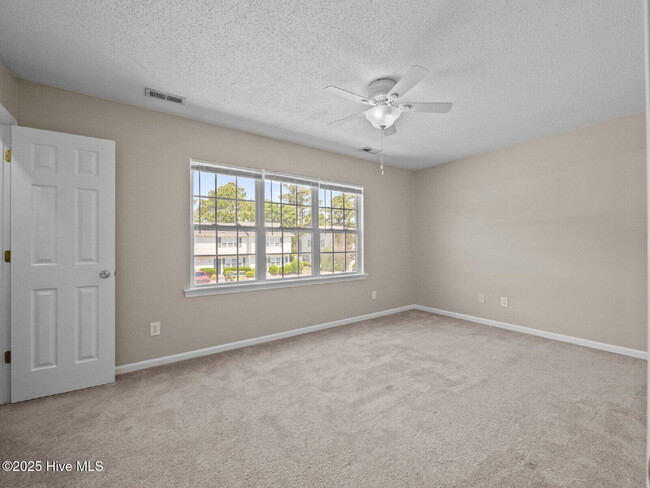 Building Photo - 51 Pirates Cove Dr