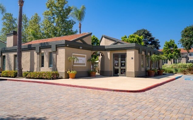 Building Photo - 7525 Charmant Dr