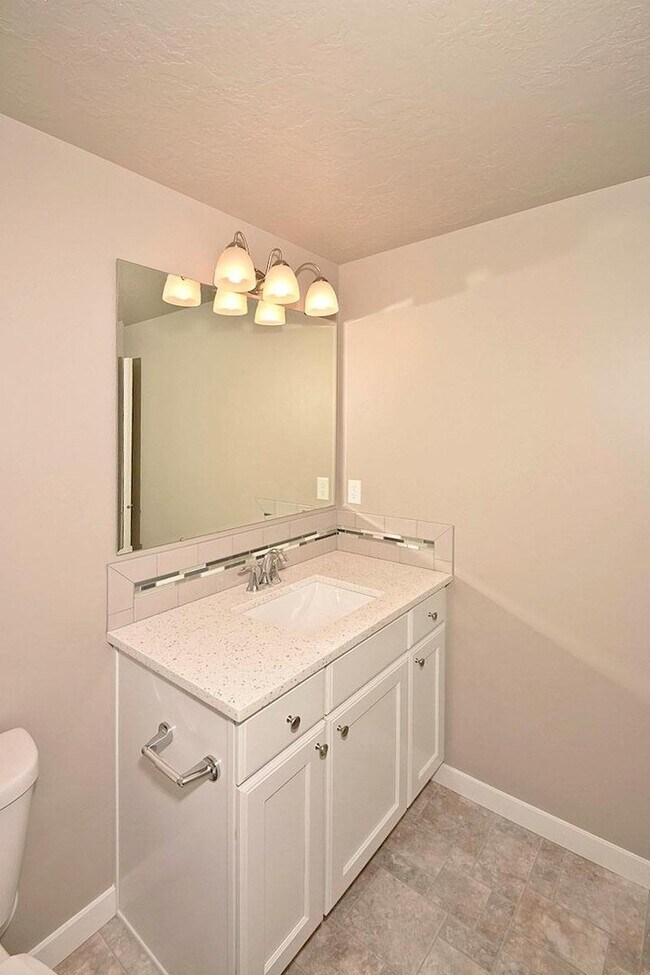 Building Photo - Single Level 3 Bedroom 3 Bathroom Home in South Meridian