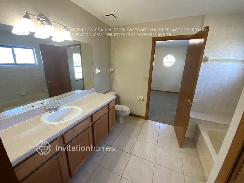 Building Photo - 908 Silver Leaf Pl