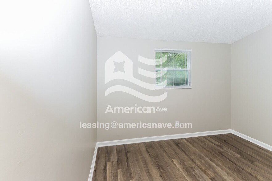 Building Photo - 300 Clairmont Dr