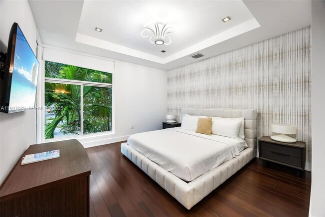 Building Photo - 300 Royal Plaza Dr