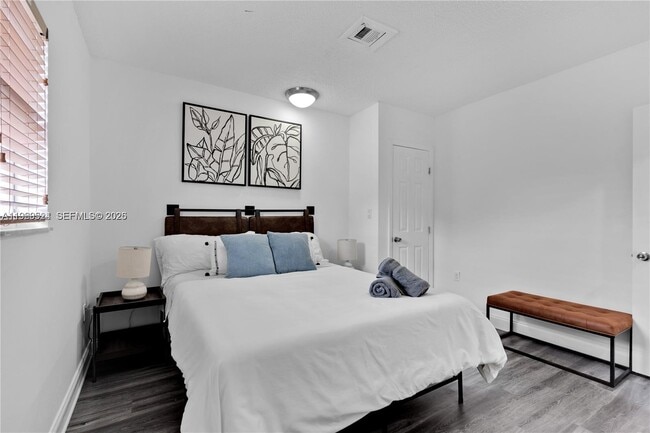 Building Photo - 1841 SW 29th Ave