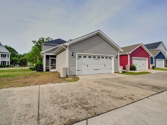 Building Photo - Charming 4 Bedroom Cottage Available in Og...