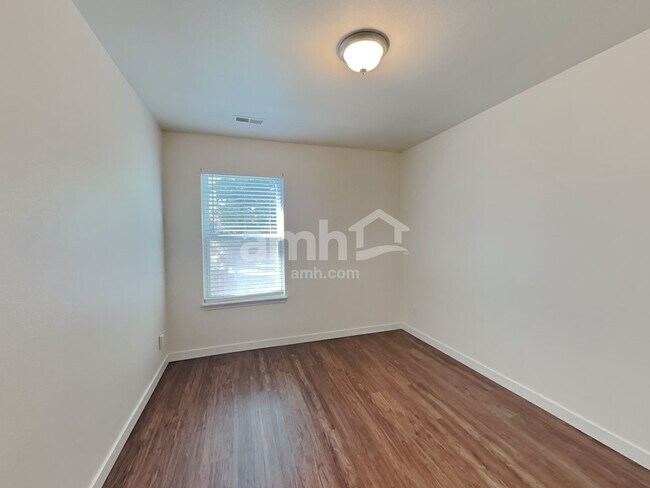 Building Photo - 1405 W Chance Ct