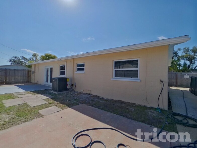 Building Photo - 10887 111th Pl N